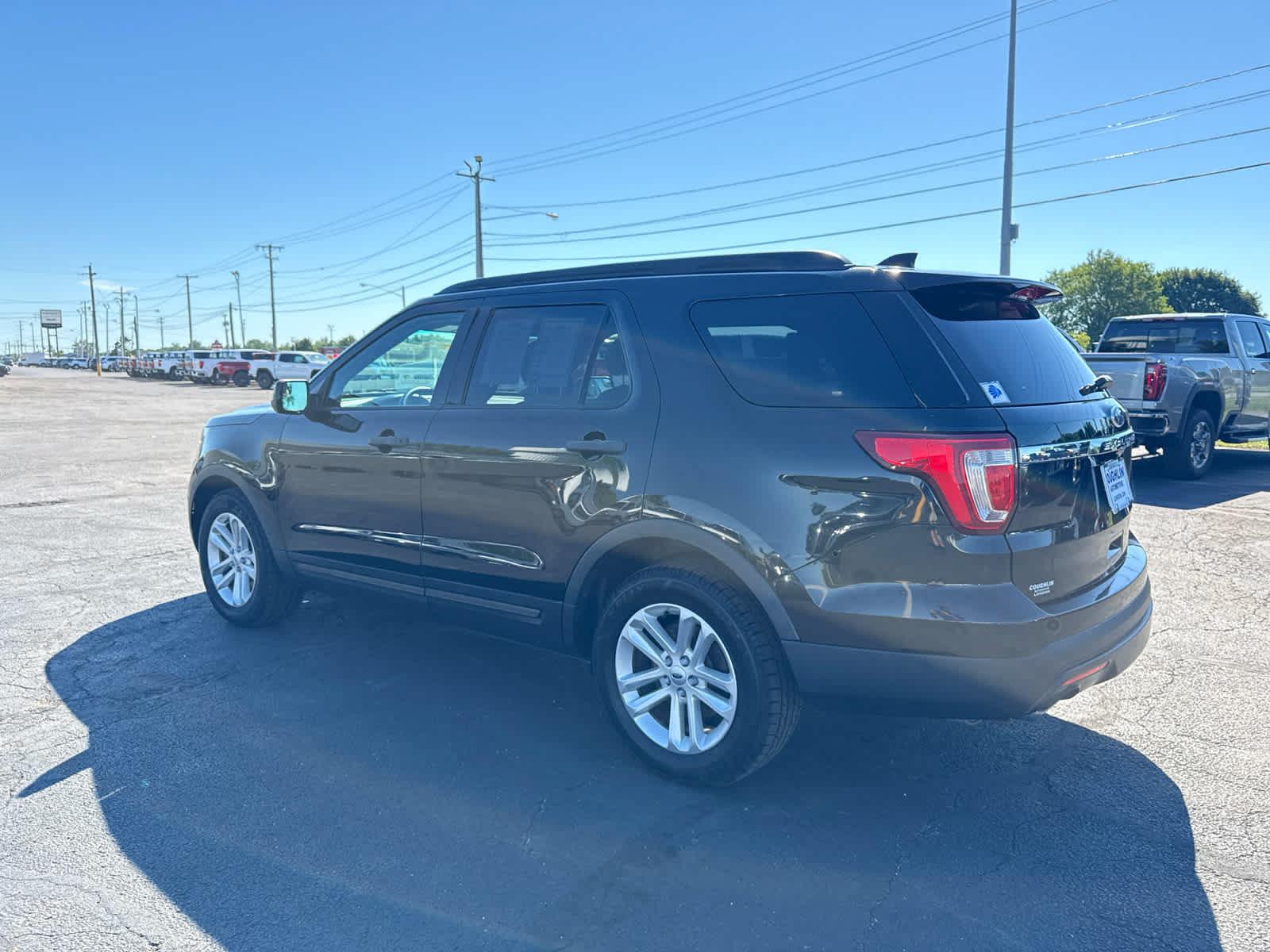 Used 2017 Ford Explorer FWD image 3