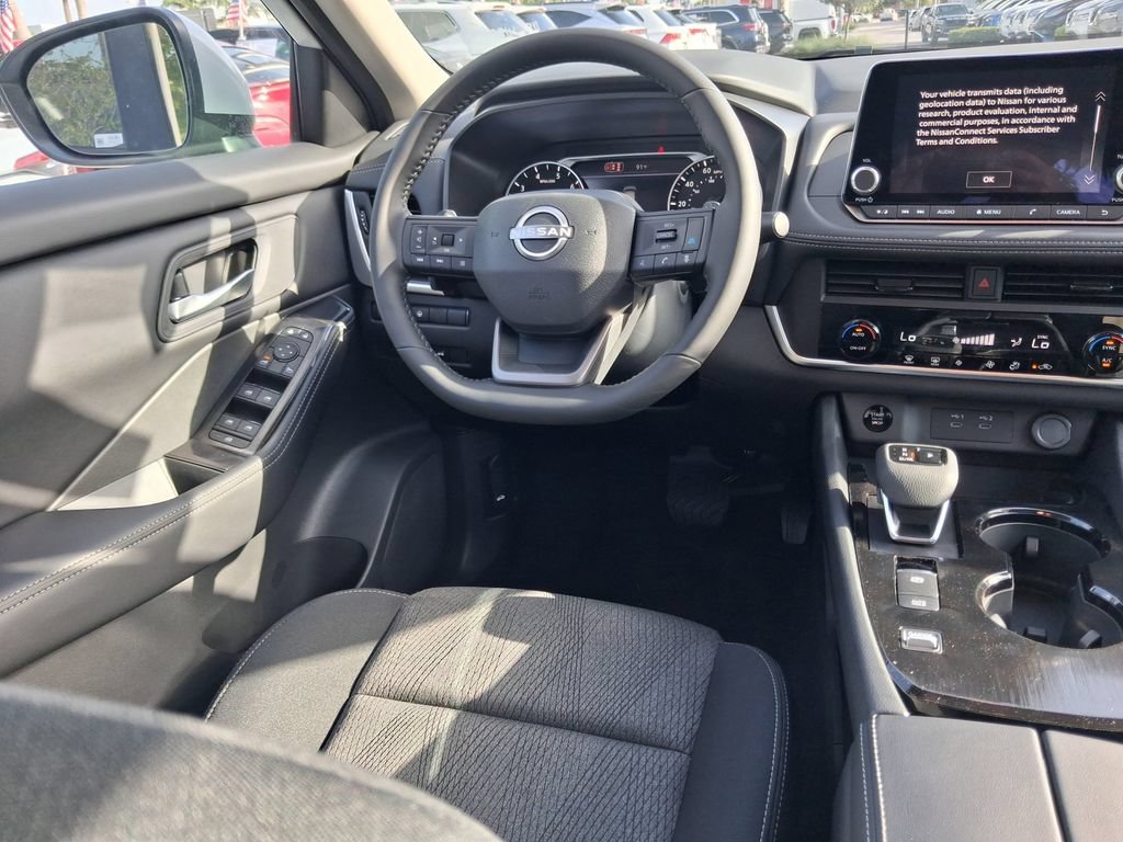 Used 2026 Nissan Rogue SV FWD image 12