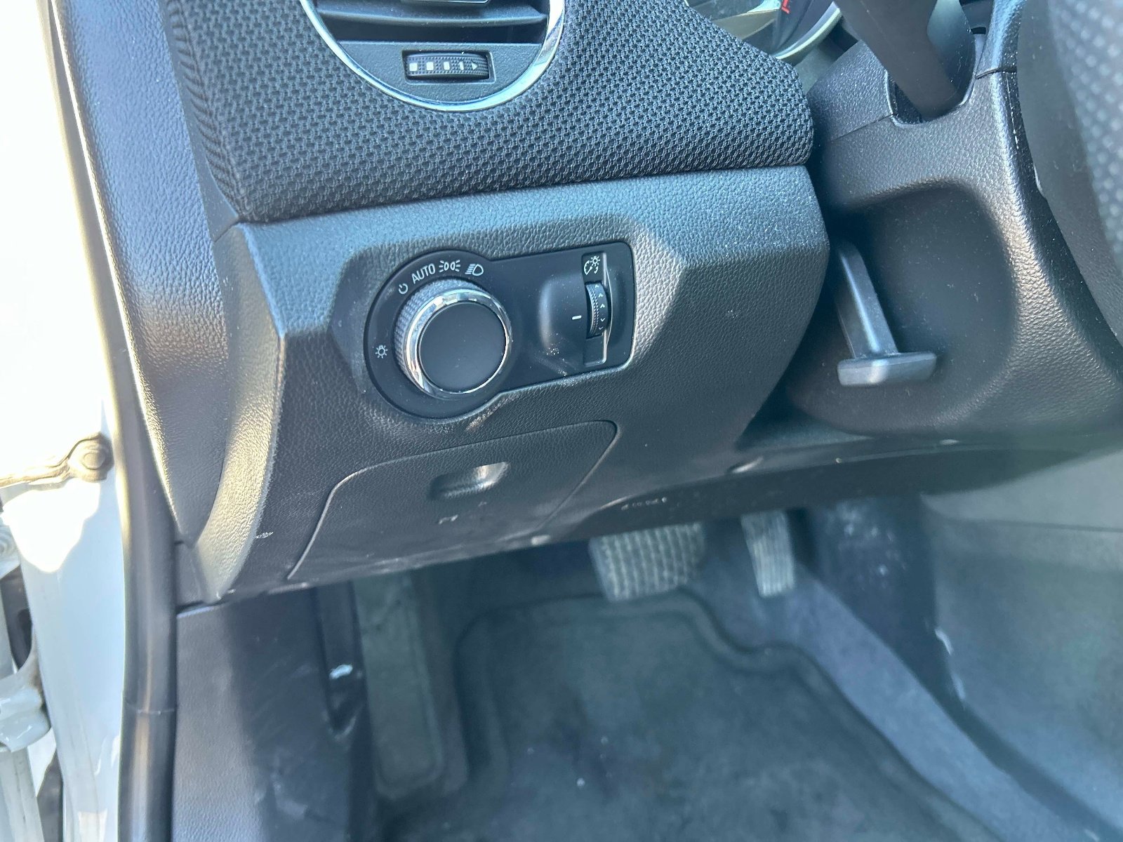 Used 2015 Chevrolet Cruze LT image 18