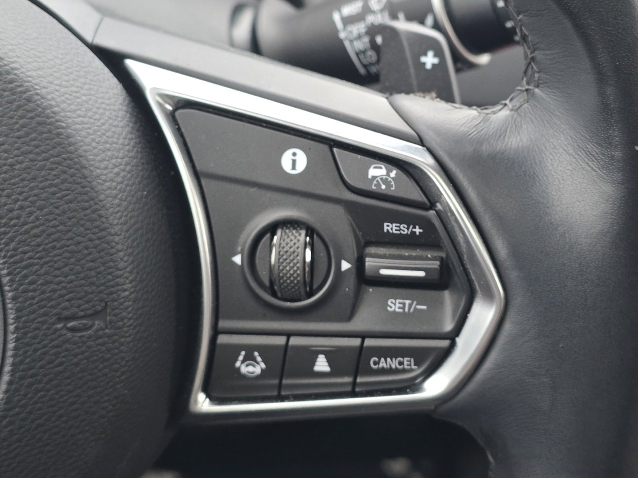 Used 2023 Acura RDX Technology Package image 33