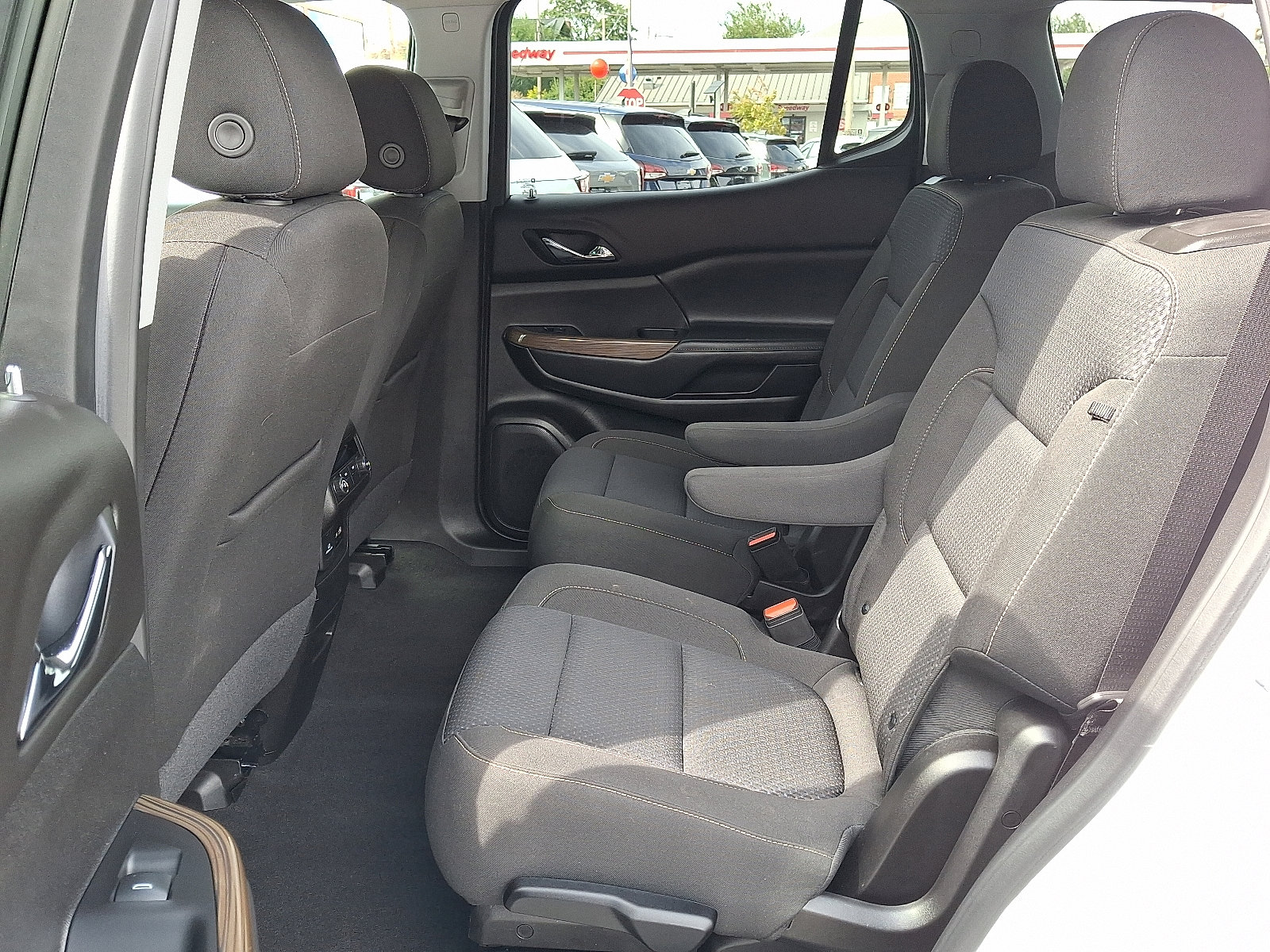 Used 2023 GMC Acadia SLE w/ Driver Convenience Package image 11