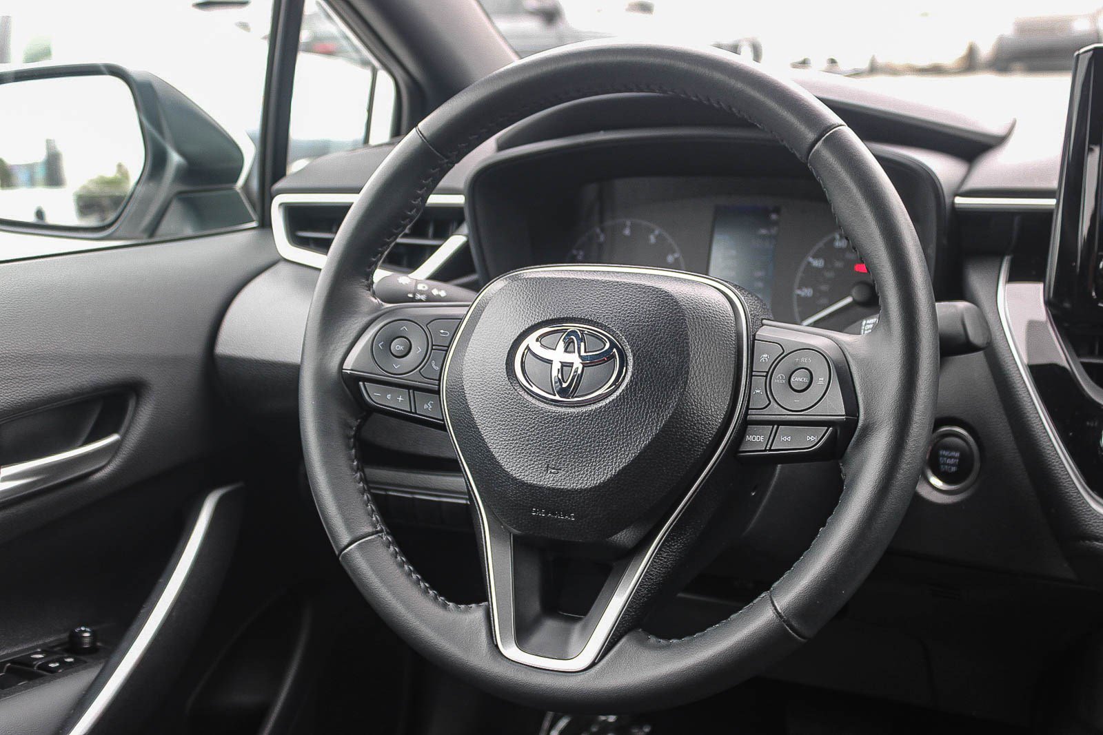 Used 2025 Toyota Corolla SE FWD image 16