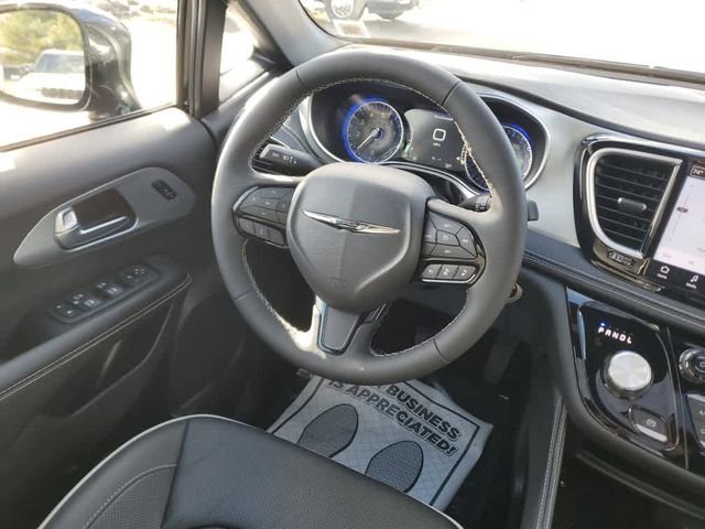 New 2026 Chrysler Pacifica Limited w/ S Appearance Package AWD/4WD image 18