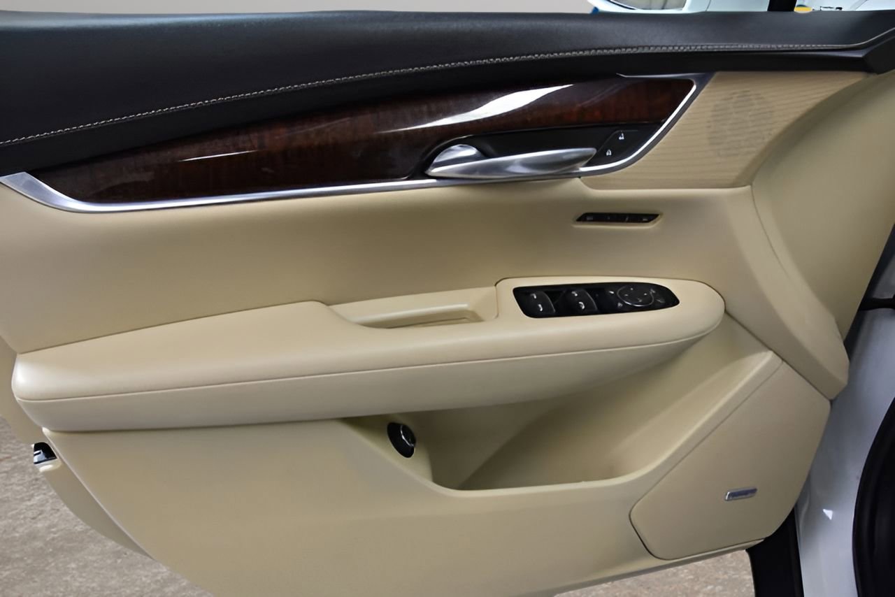 Used 2017 Cadillac XT5 Luxury w/ Driver Awareness Package image 12