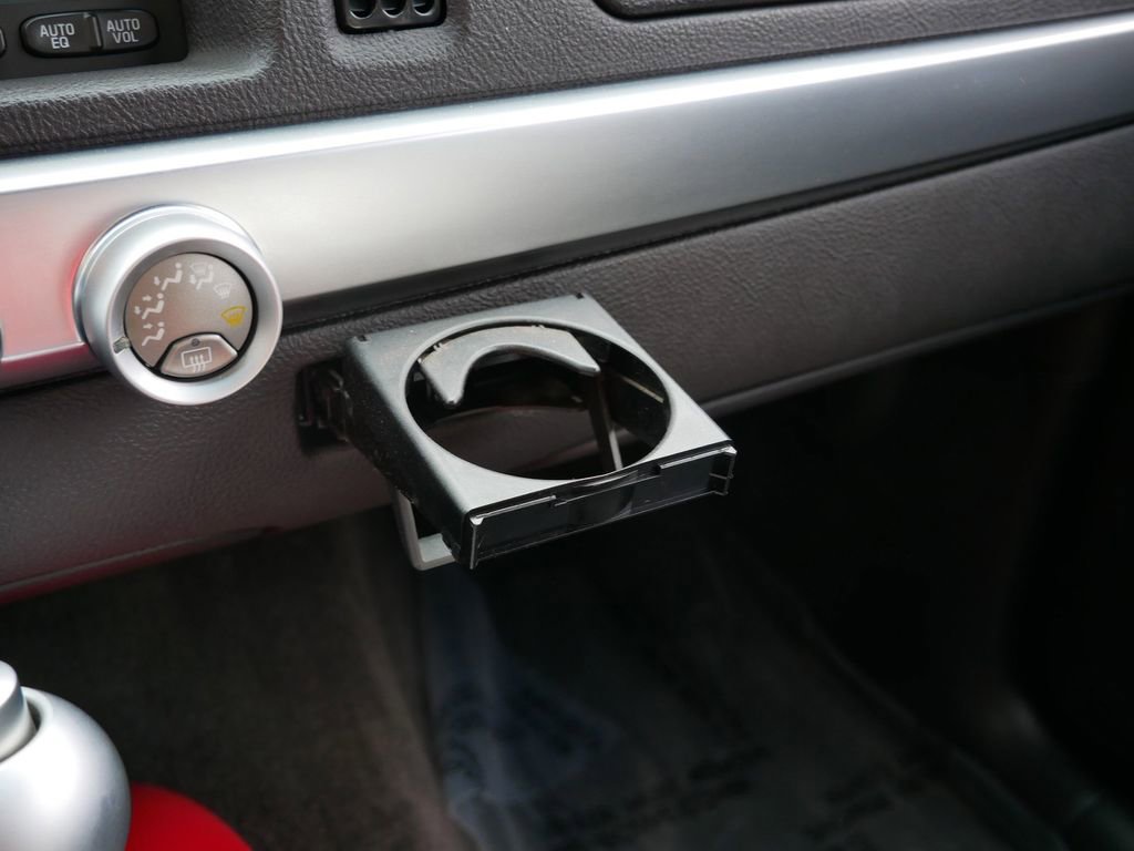 Used 2004 Chevrolet SSR RWD image 25