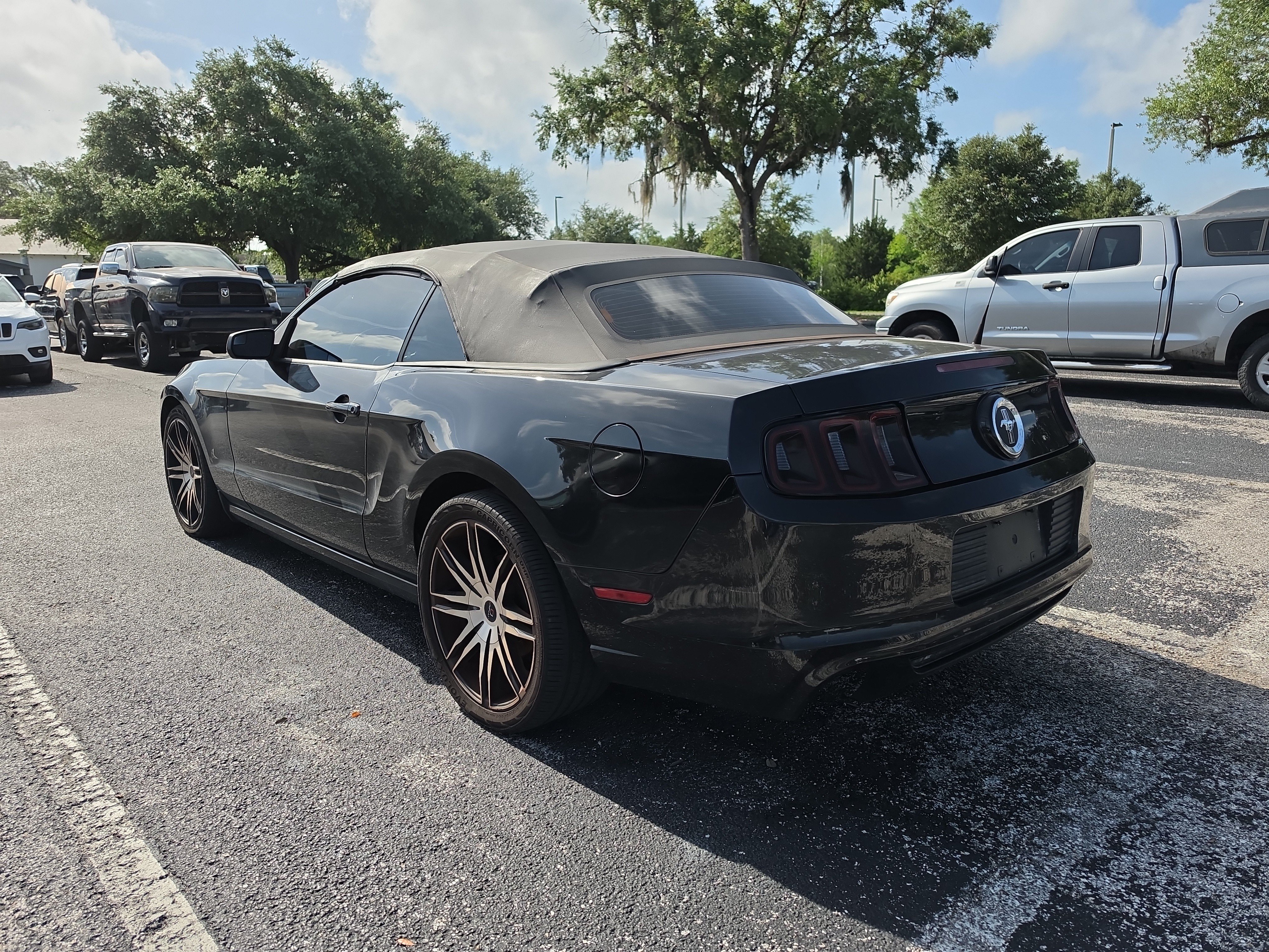 Used 2014 Ford Mustang Convertible RWD image 5