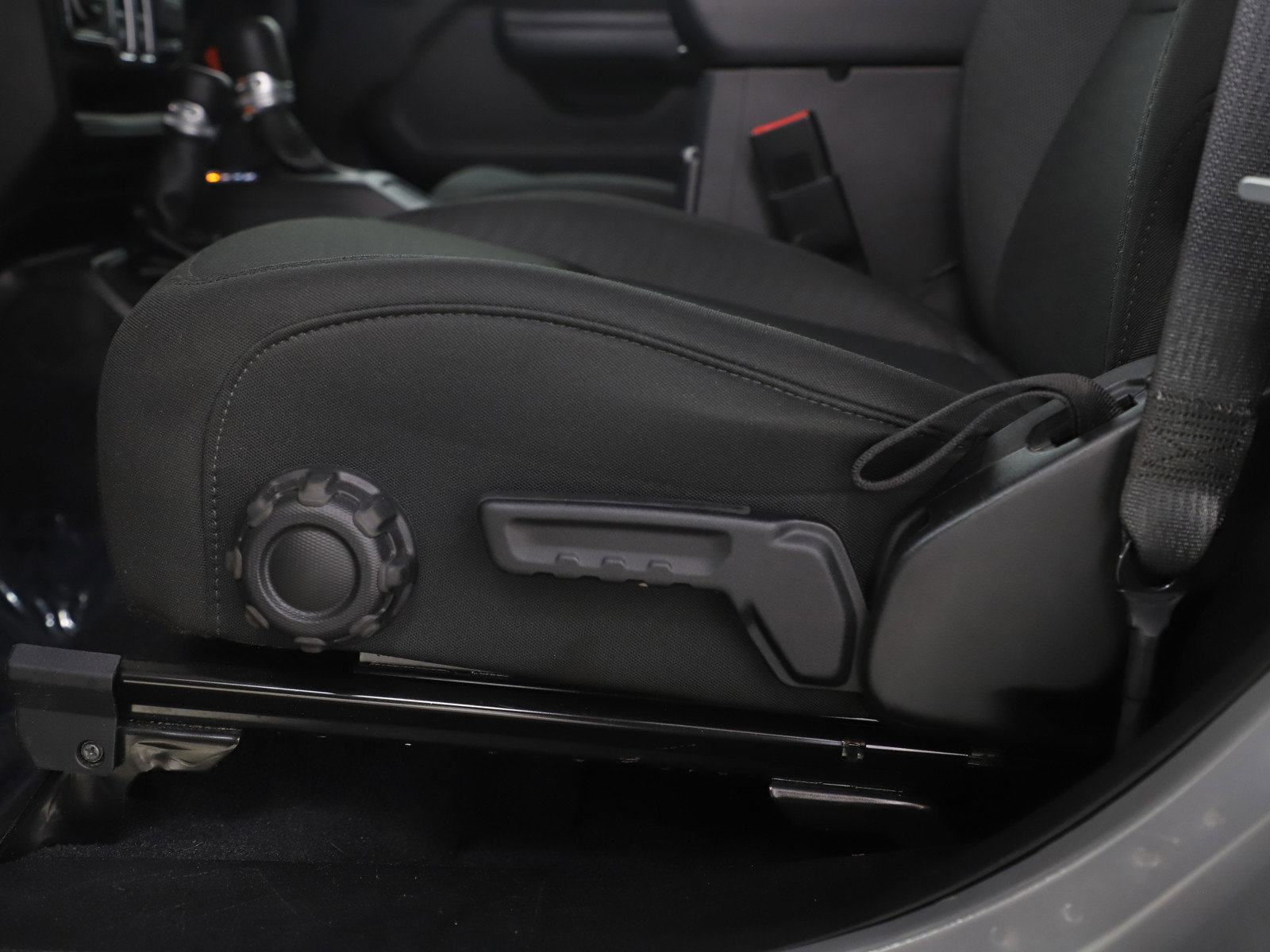 Used 2020 Jeep Wrangler Sport image 24