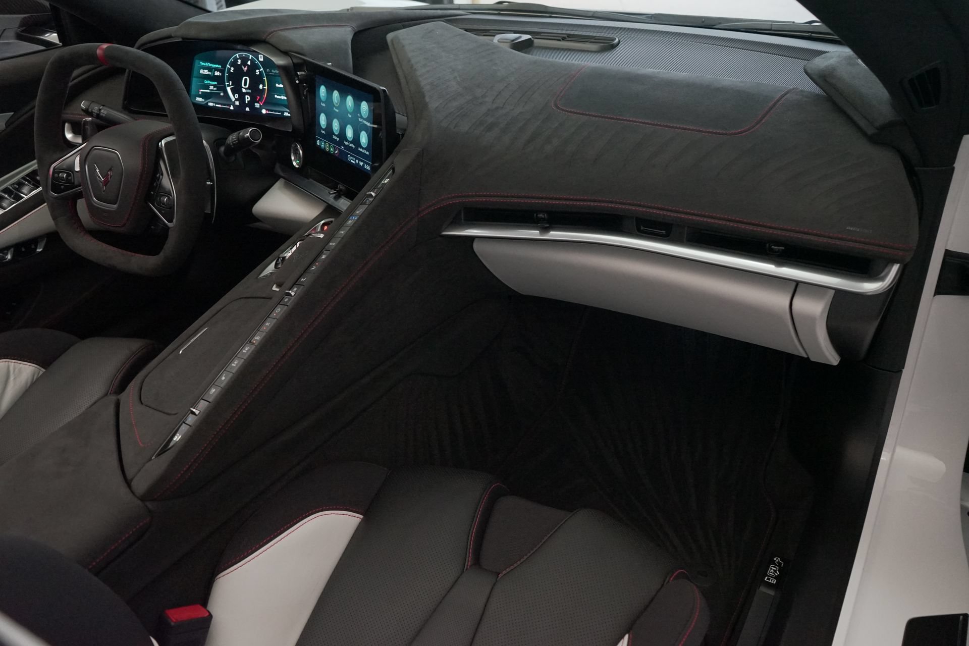 Used 2023 Chevrolet Corvette Stingray Premium Conv w/ Z51 Performance Package RWD image 15