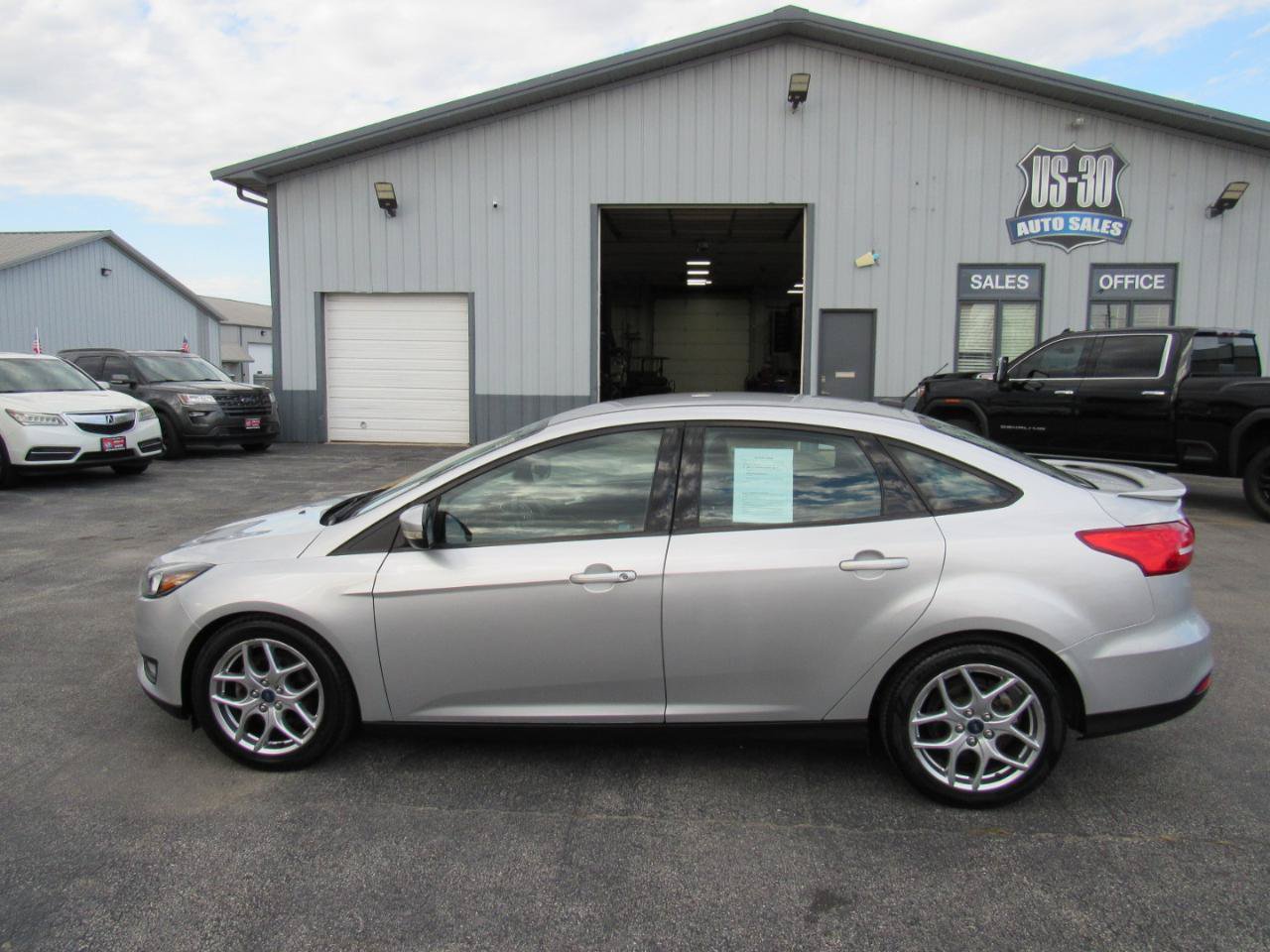 Used 2015 Ford Focus SE w/ Equipment Group 201A FWD image 3