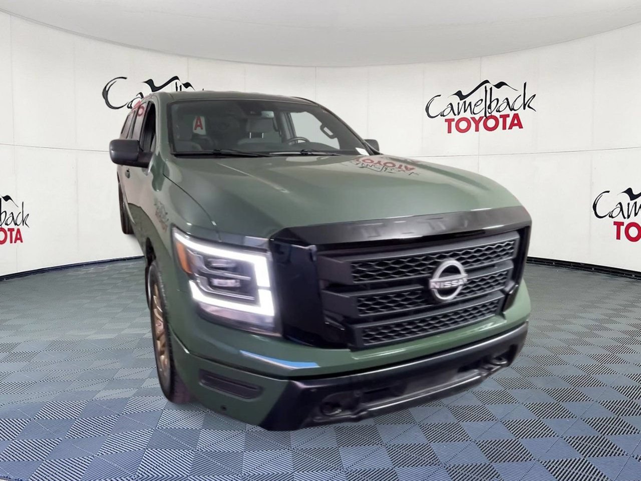 Used 2024 Nissan Titan SV w/ SV Bronze Edition Package AWD/4WD image 4