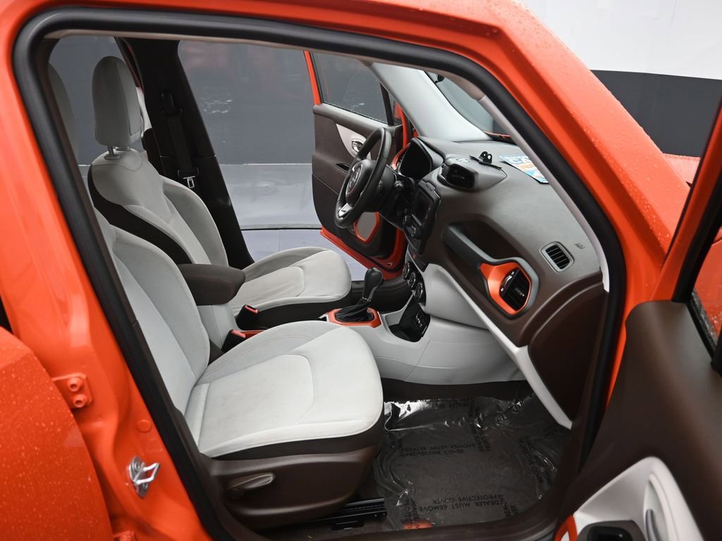 Used 2015 Jeep Renegade Latitude w/ Popular Equipment Group FWD image 27