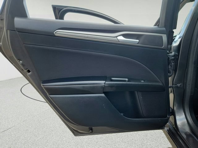 Used 2019 Ford Fusion SE FWD image 20