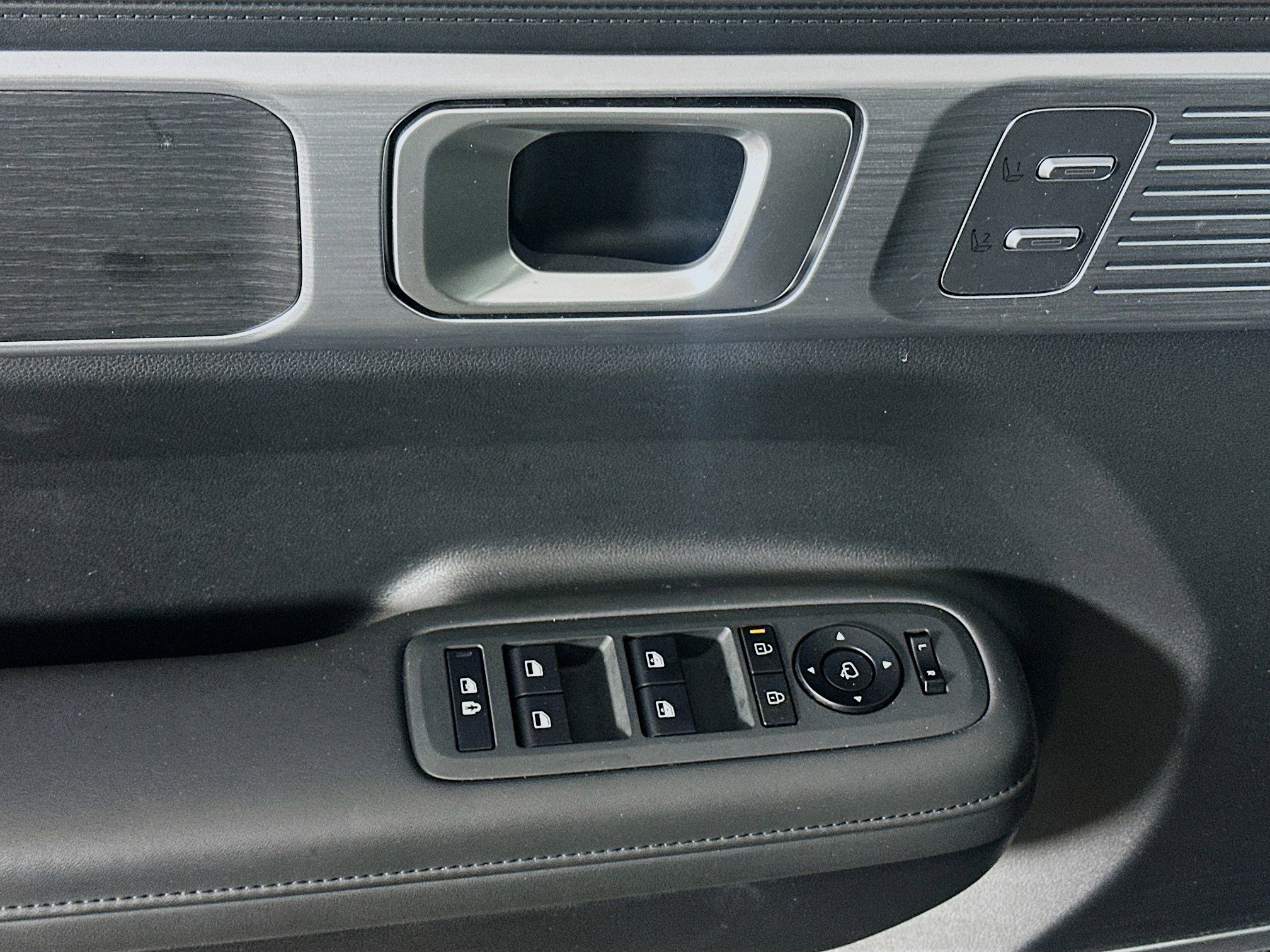 Used 2025 Hyundai Santa Fe Limited image 15