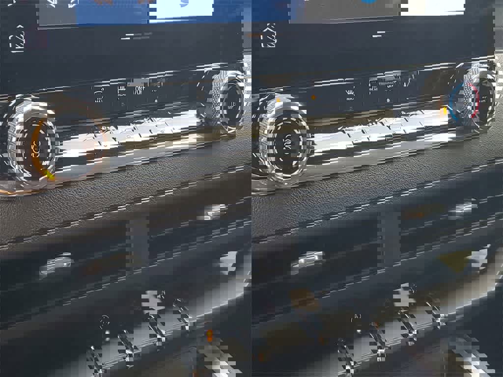 Used 2023 Chevrolet Colorado Trail Boss w/ Technology Package image 29