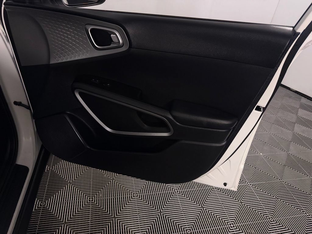 Used 2025 Kia Soul LX FWD image 35