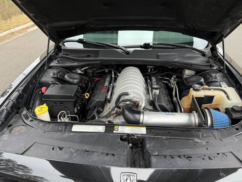 Used 2010 Dodge Challenger SRT8 RWD image 29