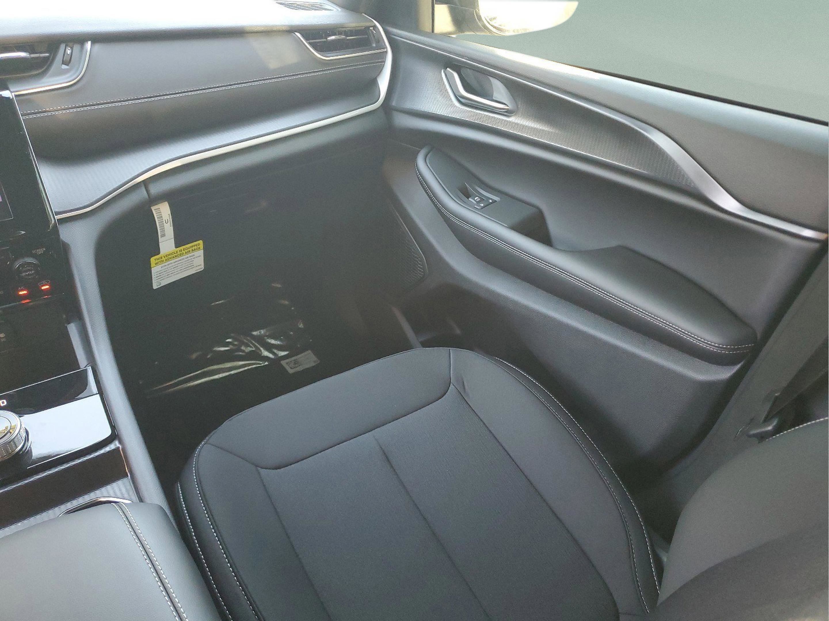 New 2025 Jeep Grand Cherokee Laredo X image 15