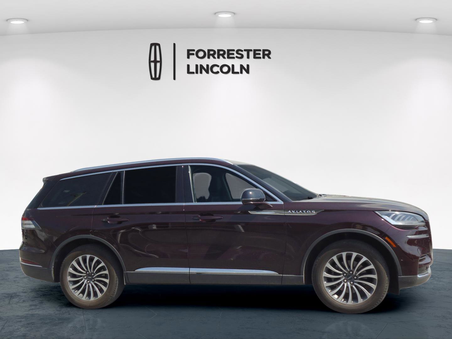 Certified 2023 Lincoln Aviator Reserve w/ Elements Package Plus AWD/4WD image 2