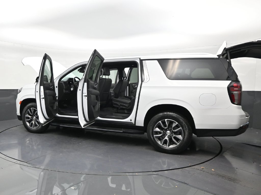 Used 2023 Chevrolet Suburban LT w/ LT Signature Package RWD image 31