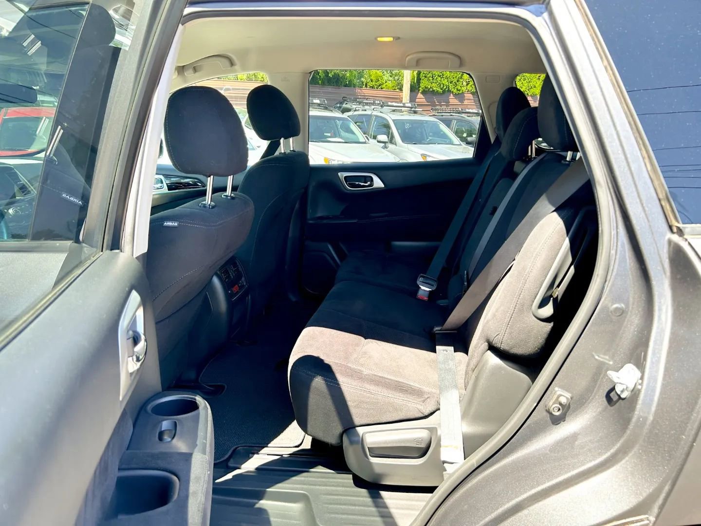 Used 2014 Nissan Pathfinder S image 9