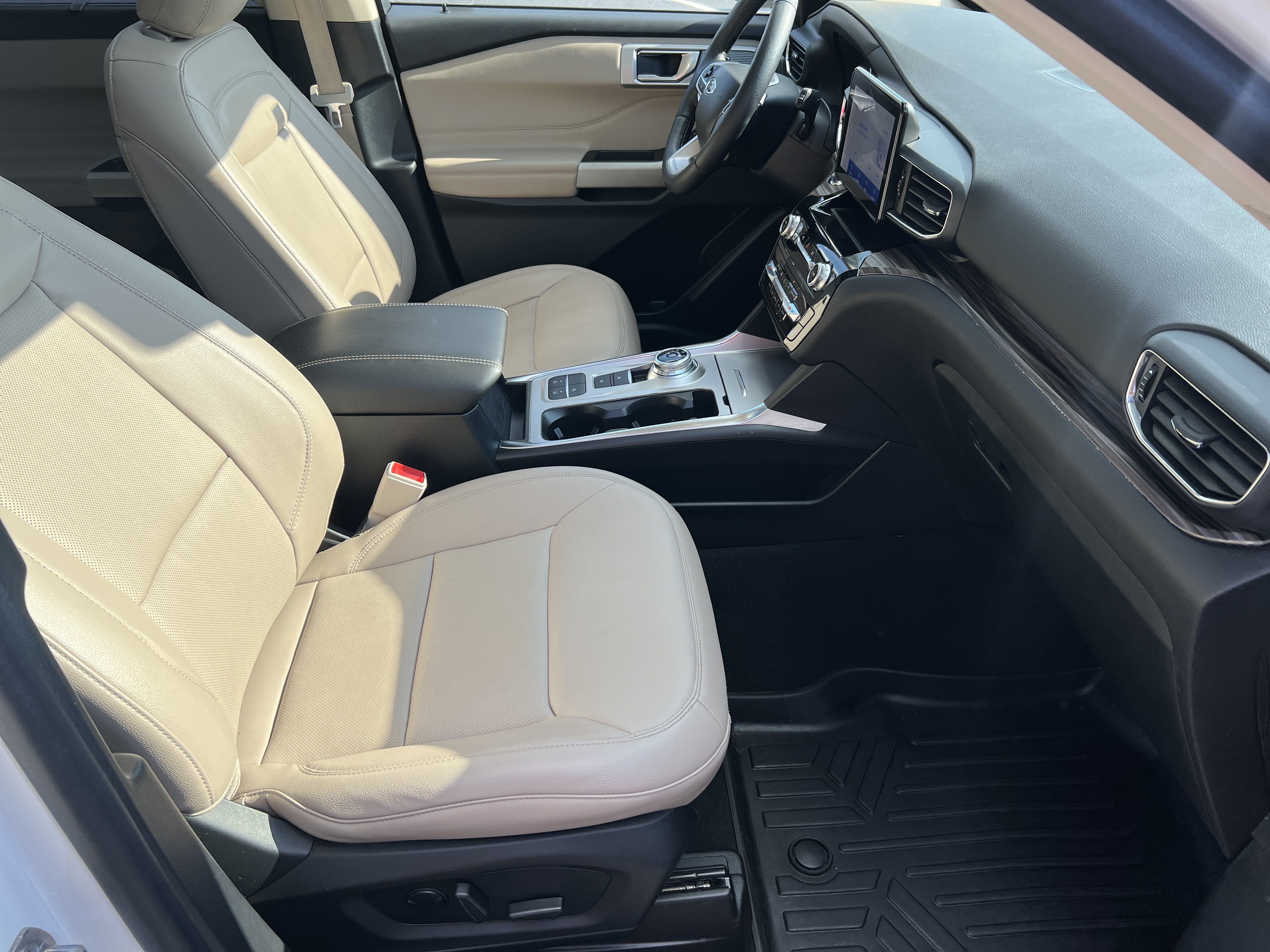 Used 2022 Ford Explorer Limited w/ Equipment Group 301A RWD image 13