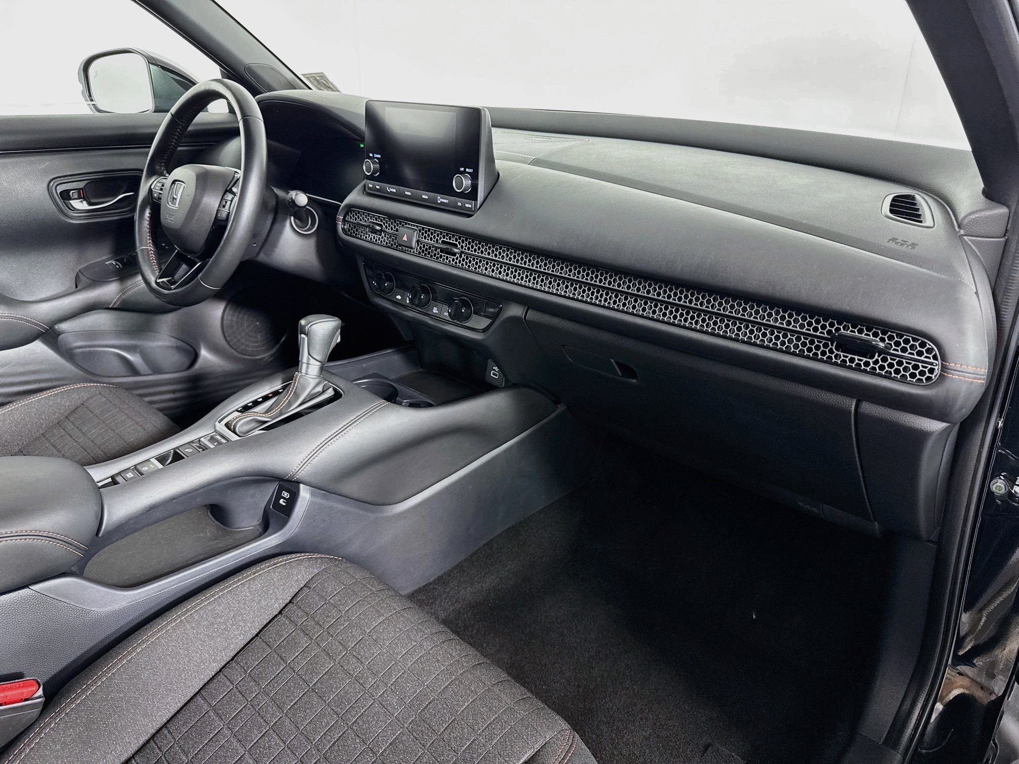 Used 2025 Honda HR-V Sport image 26