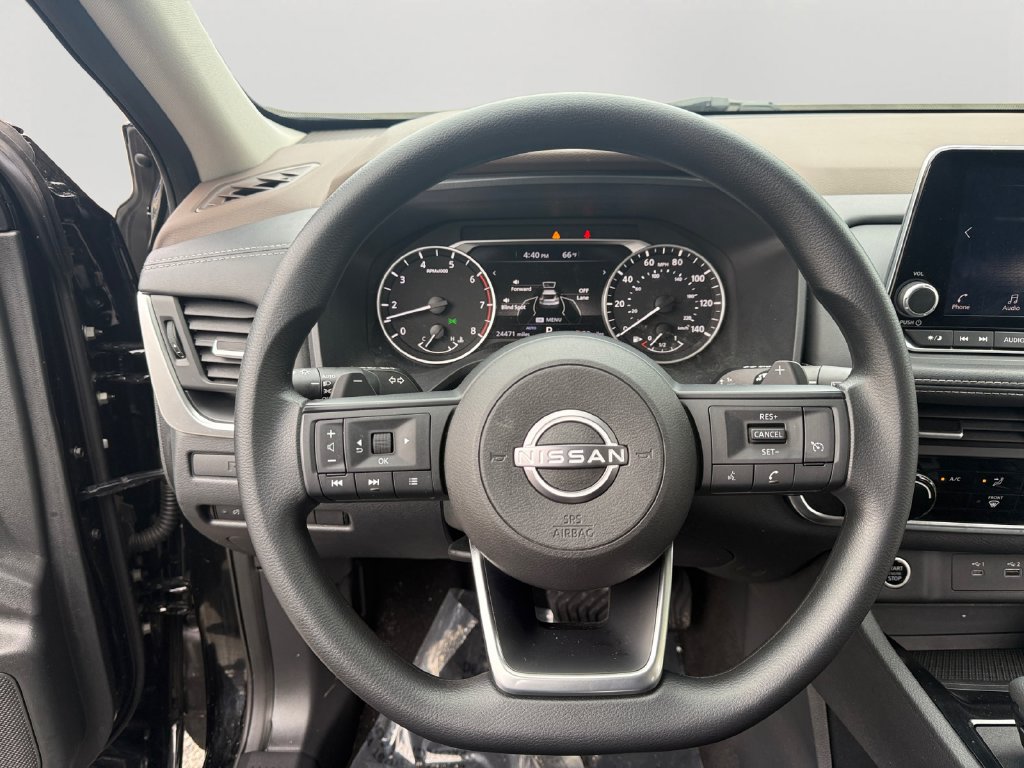 Used 2023 Nissan Rogue S AWD/4WD image 12