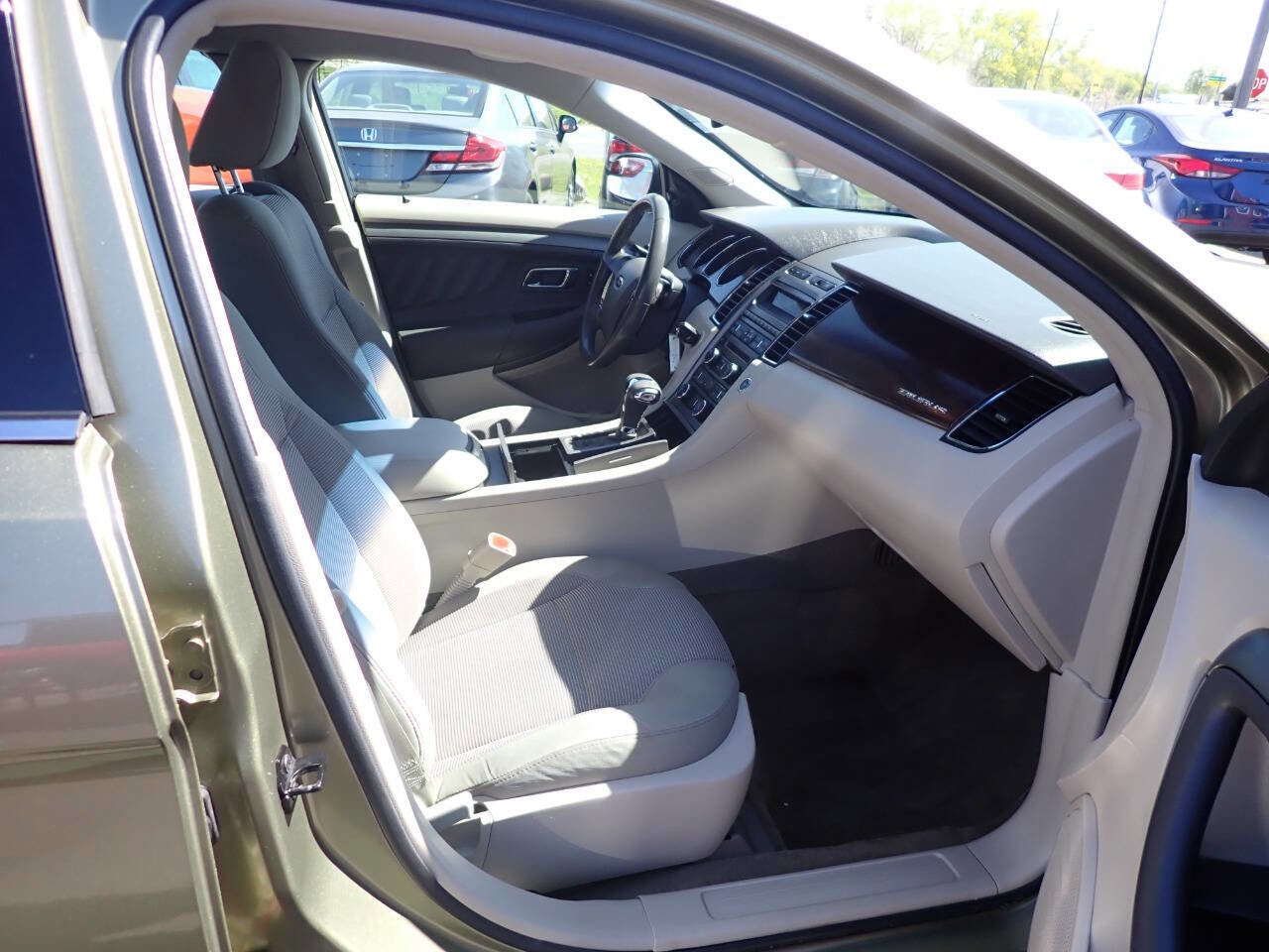 Used 2012 Ford Taurus SEL AWD/4WD image 9