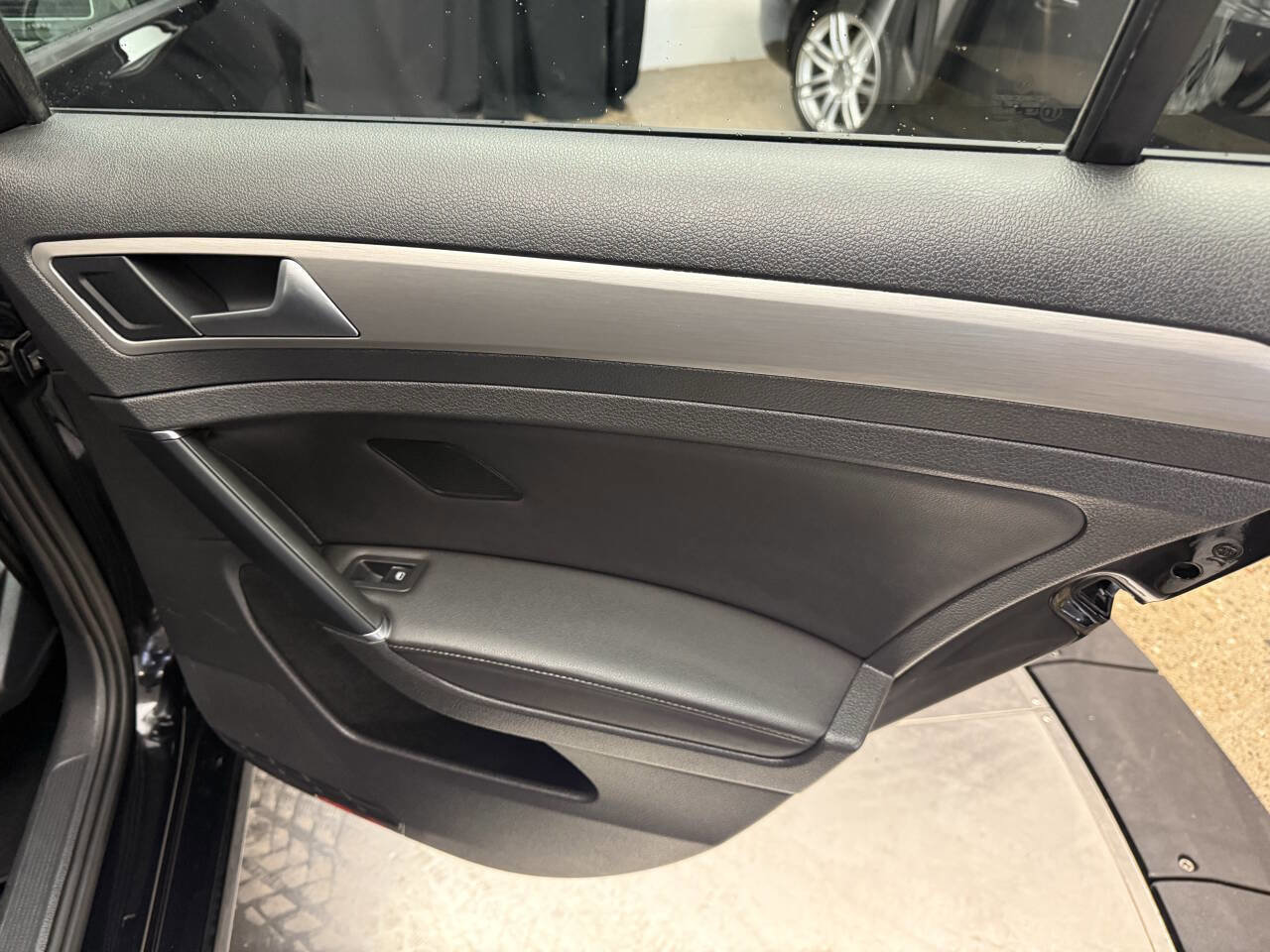 Used 2015 Volkswagen Golf SE image 22