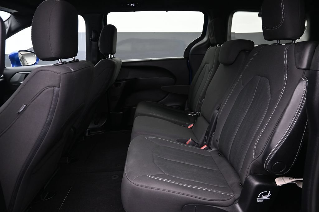 Used 2019 Chrysler Pacifica Touring Plus w/ S Appearance Package FWD image 12