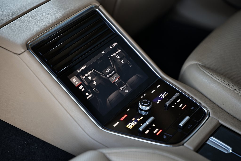 Used 2021 Porsche Panamera 4 image 31