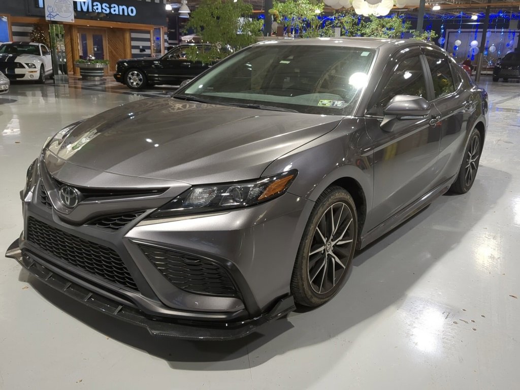 Used 2021 Toyota Camry SE image 1