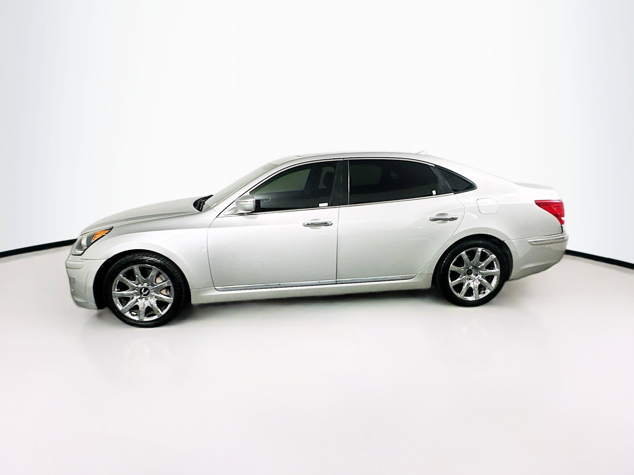 Used 2012 Hyundai Equus Signature RWD image 4