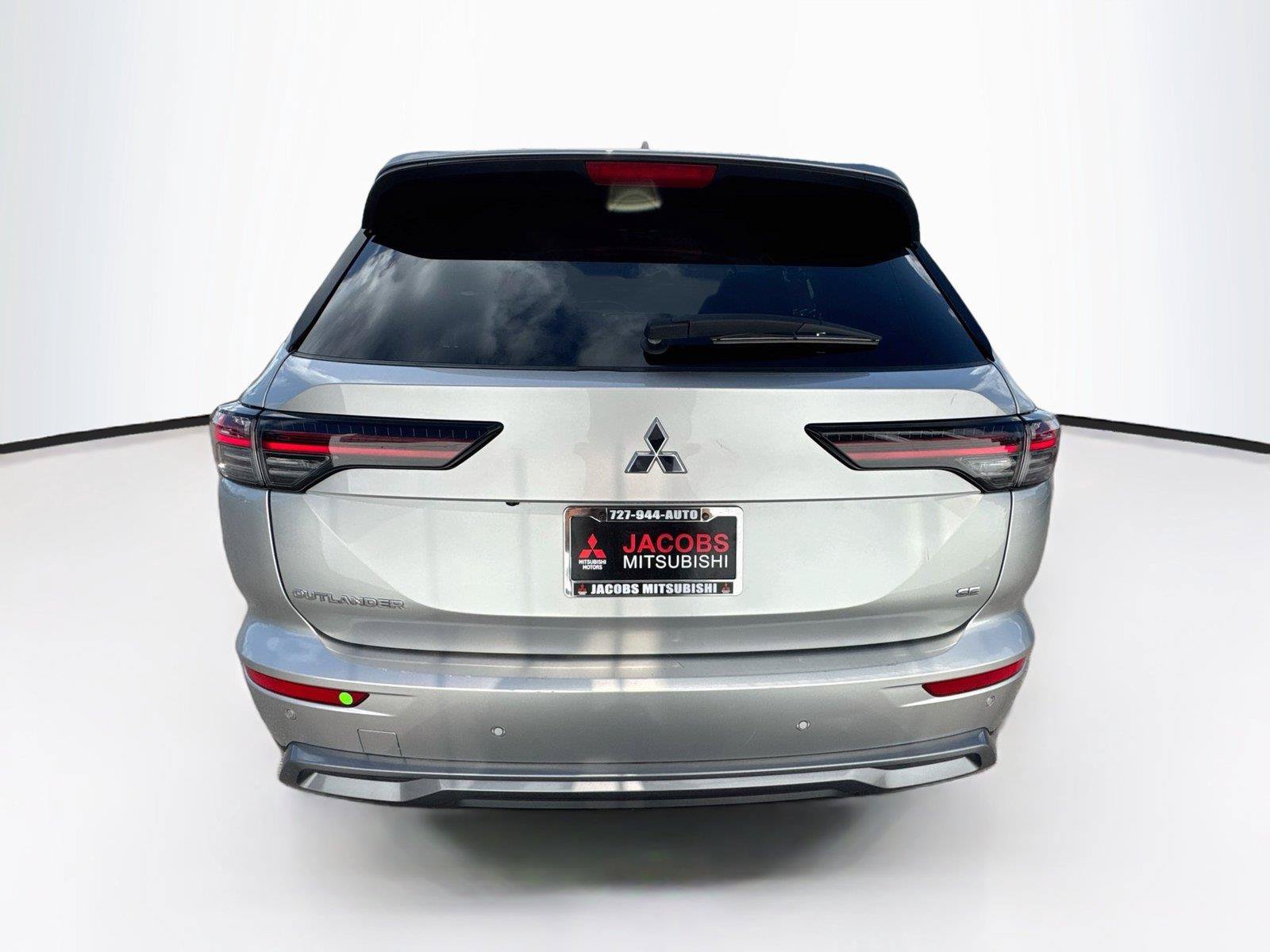 Used 2025 Mitsubishi Outlander SE AWD/4WD image 4