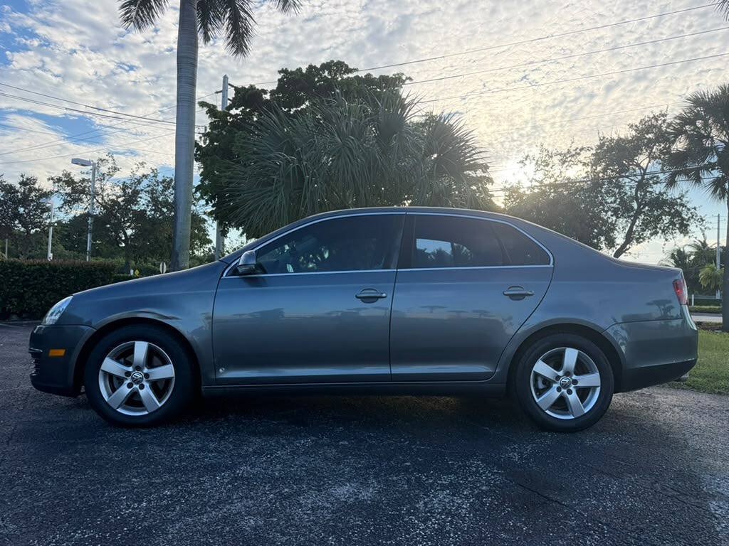 Used 2008 Volkswagen Jetta SE FWD image 2