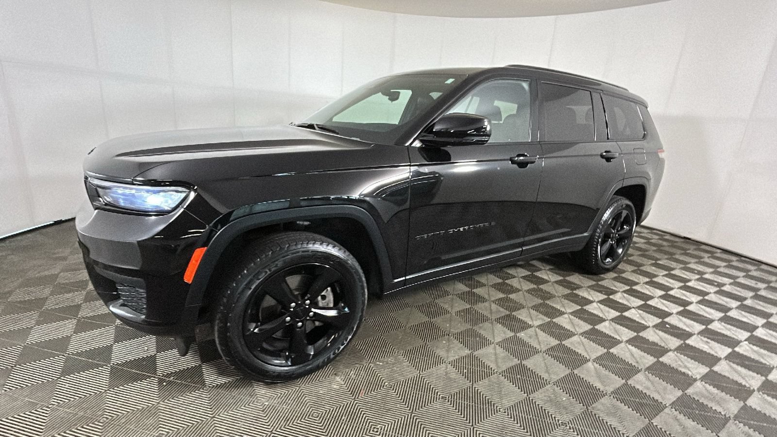 Used 2023 Jeep Grand Cherokee L Laredo AWD/4WD image 8