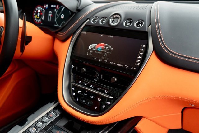 Used 2022 Aston Martin DBX image 27