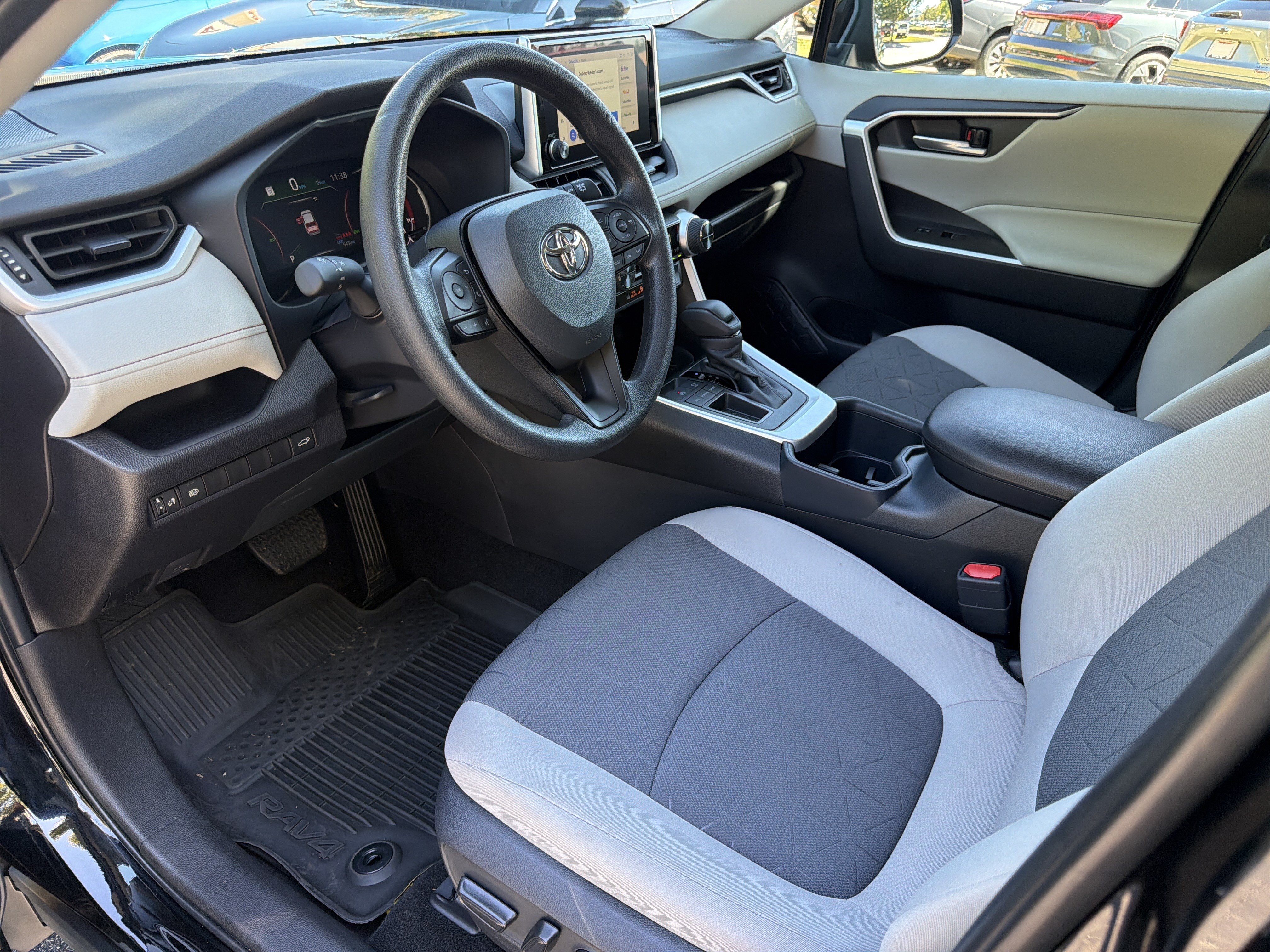 Used 2025 Toyota RAV4 XLE w/ Convenience Package FWD image 9