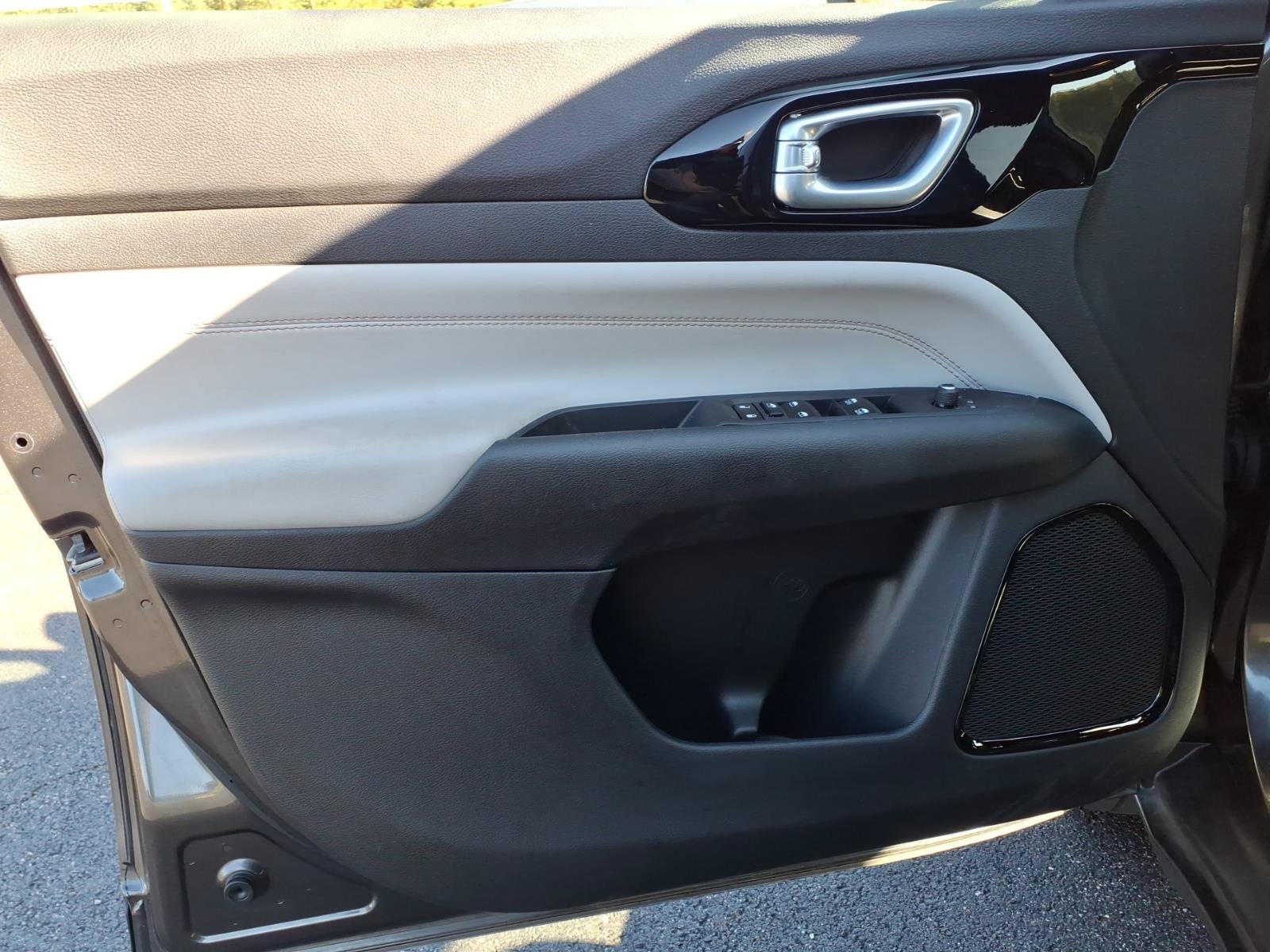 Certified 2023 Jeep Compass Limited AWD/4WD image 10