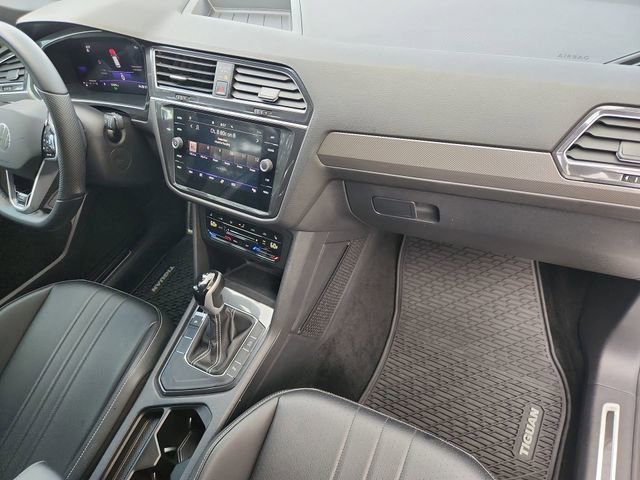 Used 2024 Volkswagen Tiguan SE R-Line image 28