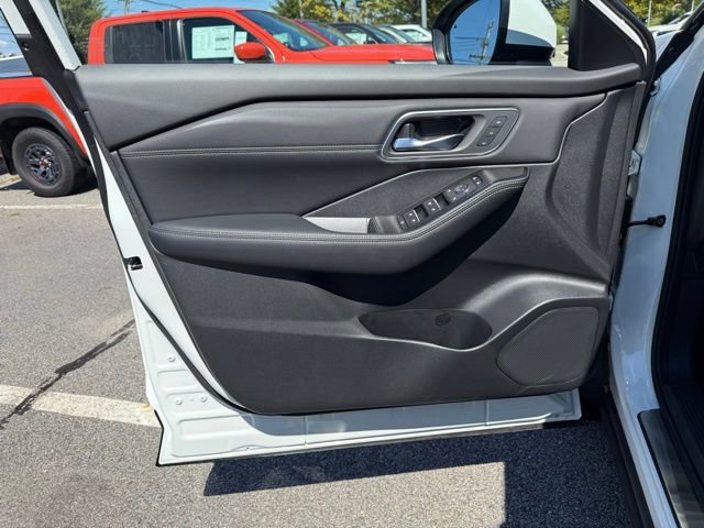 New 2026 Nissan Rogue Platinum image 16