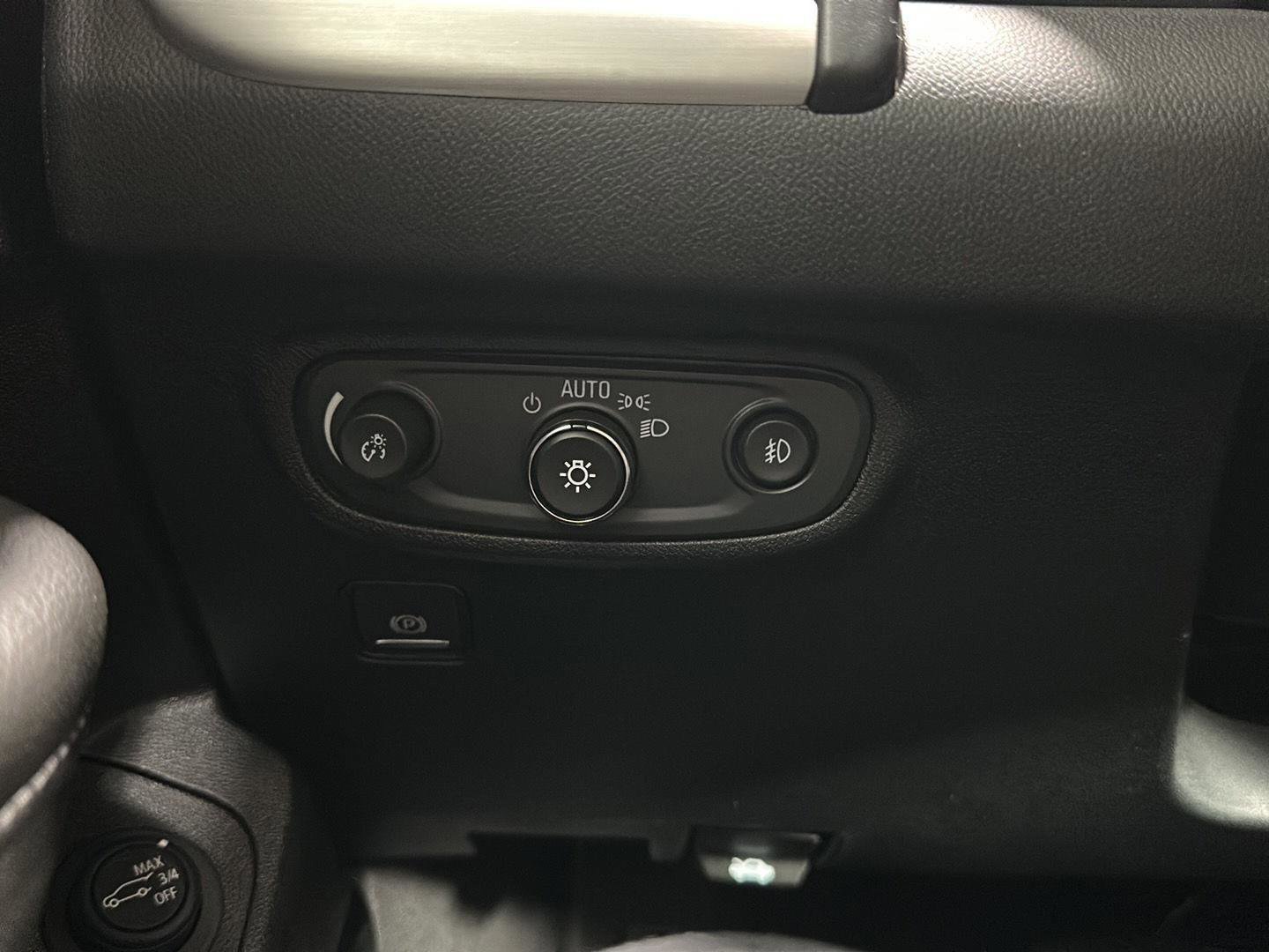 Used 2024 GMC Terrain SLT w/ Infotainment Package II image 16