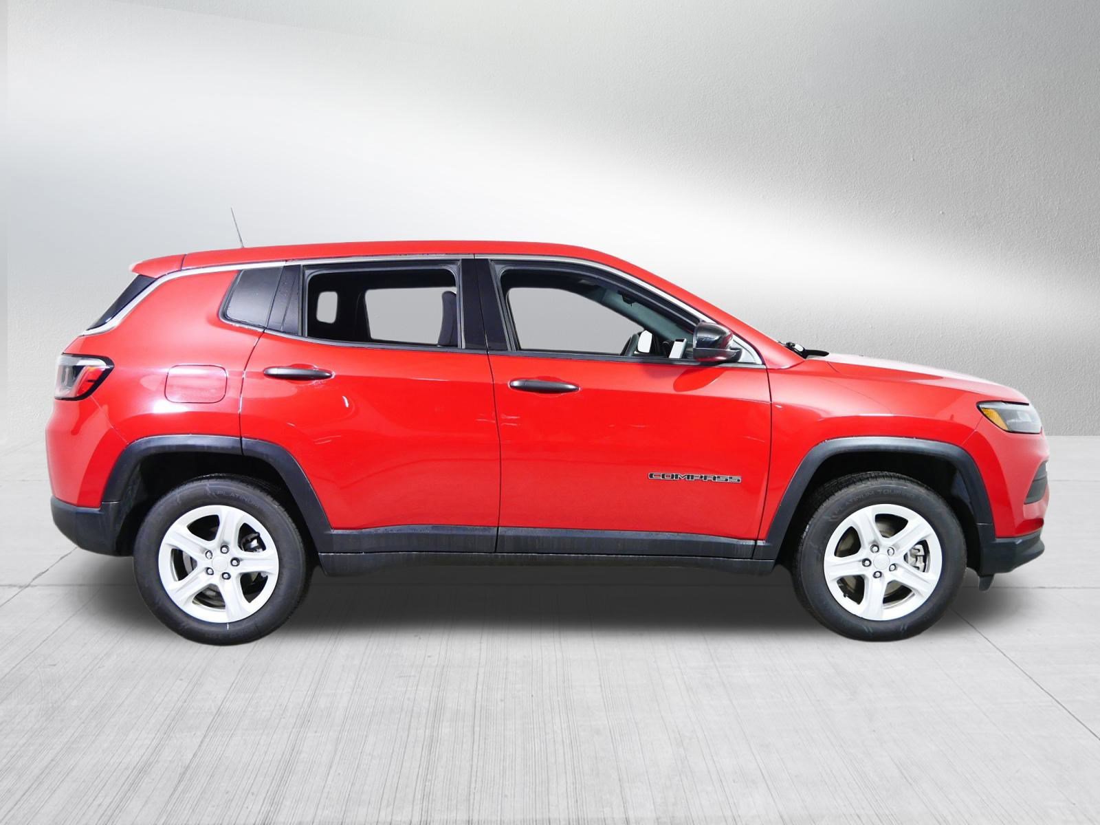 Used 2023 Jeep Compass Sport image 8