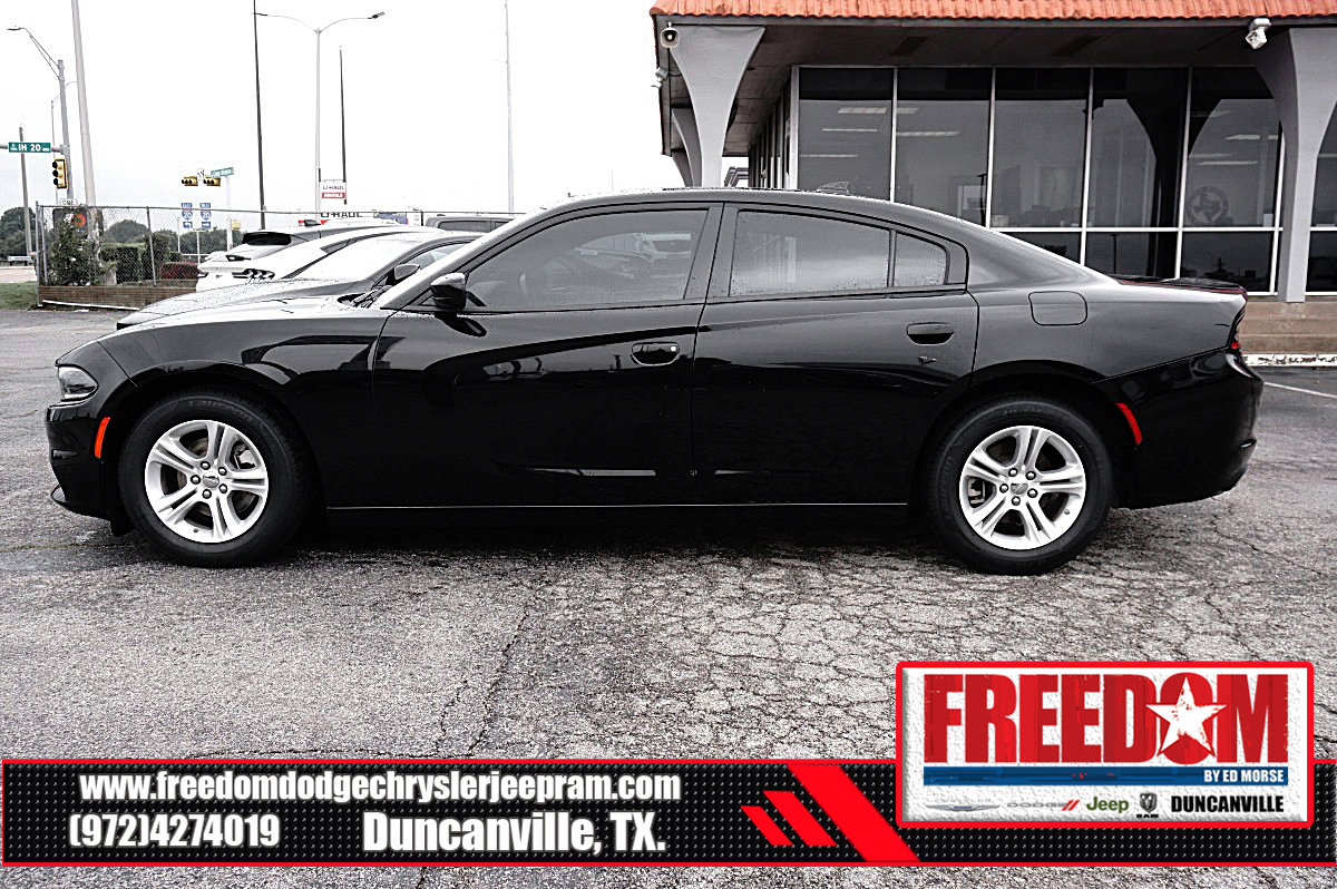 Used 2023 Dodge Charger SXT RWD image 2