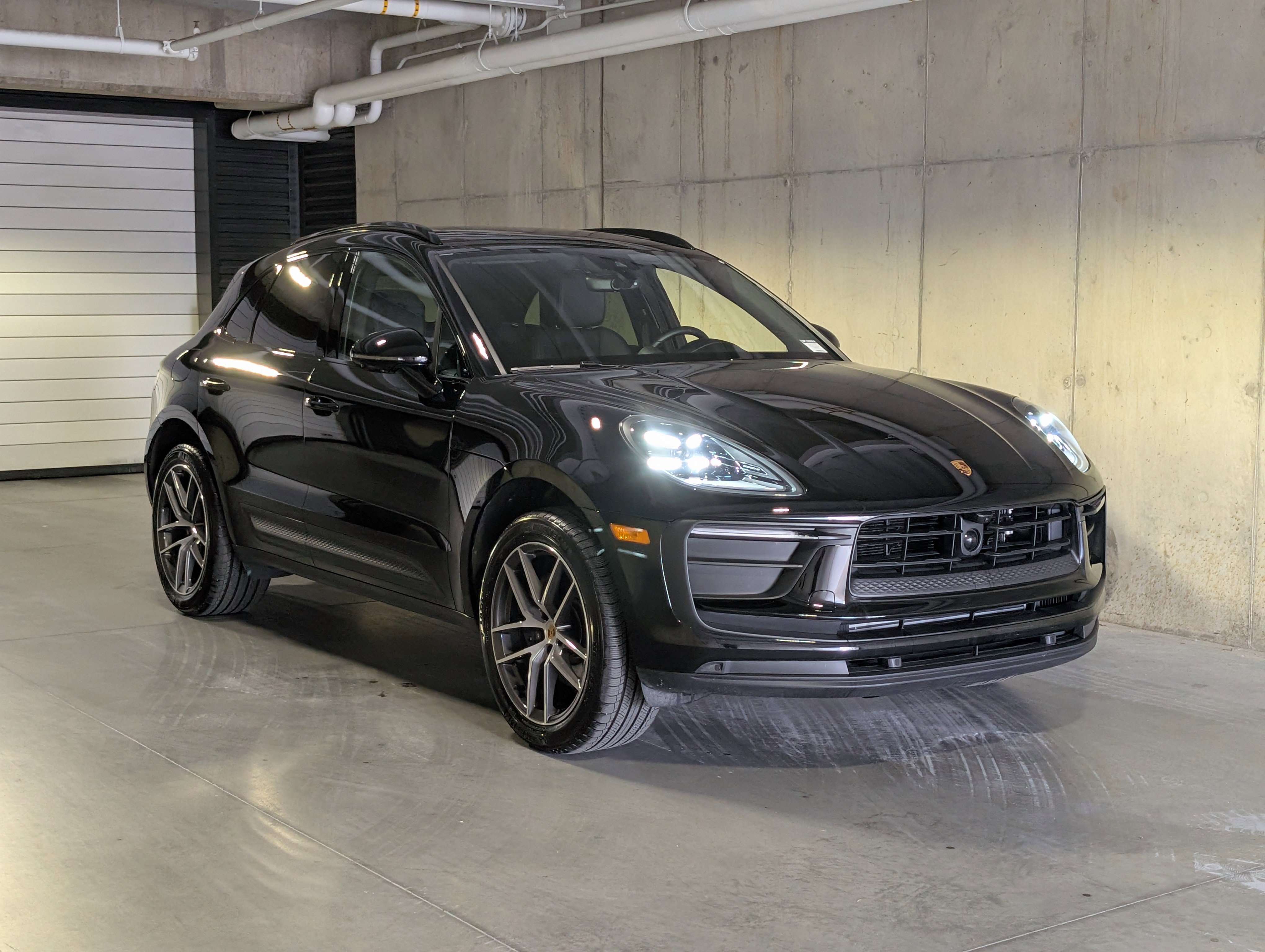 Certified 2026 Porsche Macan AWD/4WD image 11