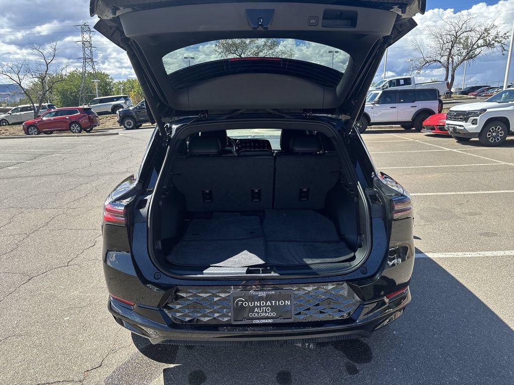 Certified 2024 Chevrolet Equinox EV RS FWD image 29