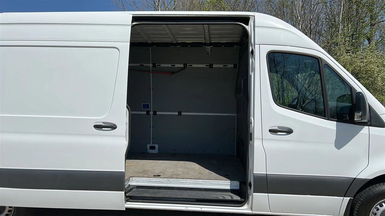 Used 2022 Mercedes-Benz Sprinter 2500 image 47