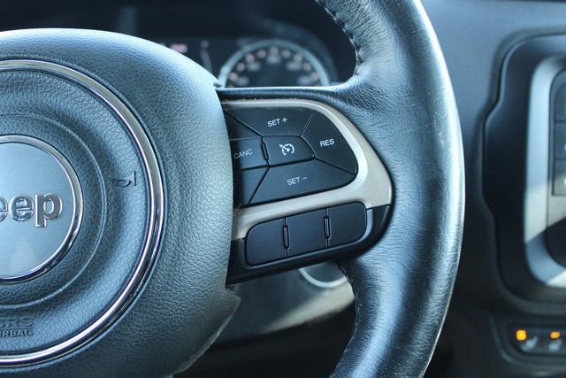 Used 2016 Jeep Renegade Latitude w/ Cold Weather Group FWD image 25