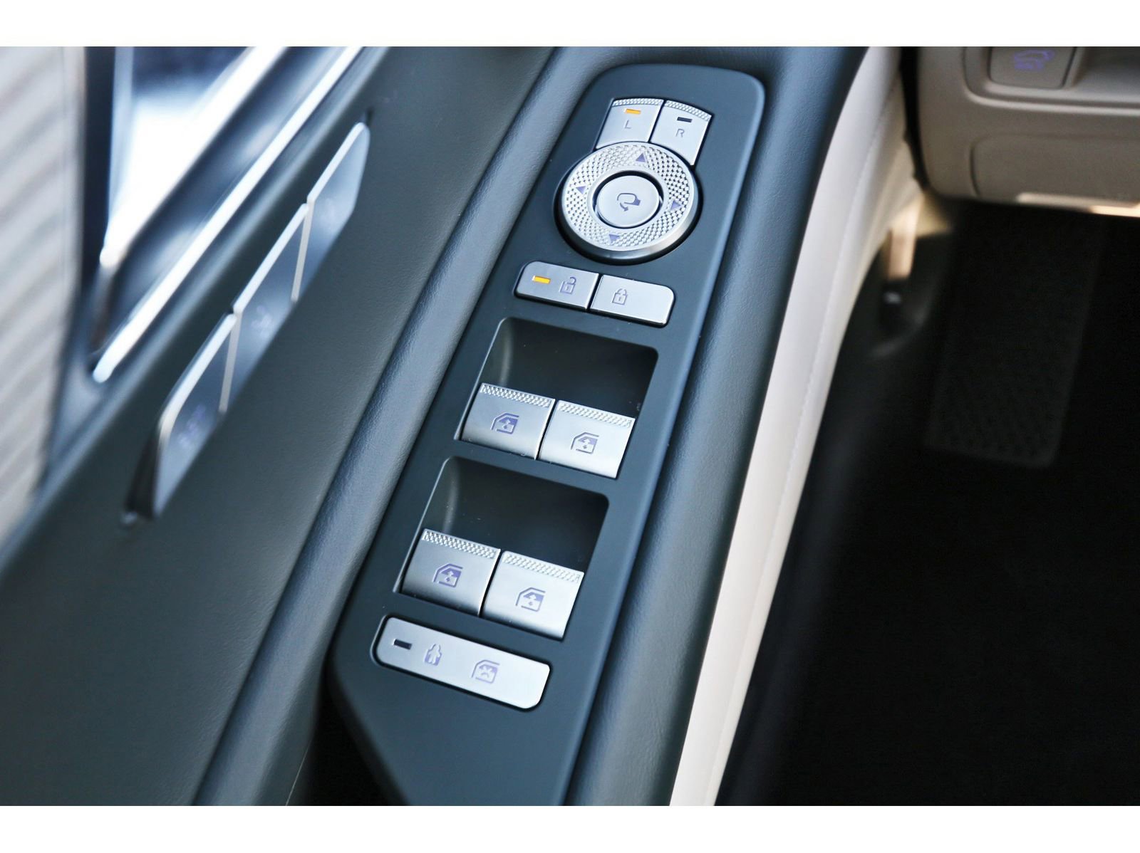 Used 2025 Genesis GV80 2.5T Advanced image 22