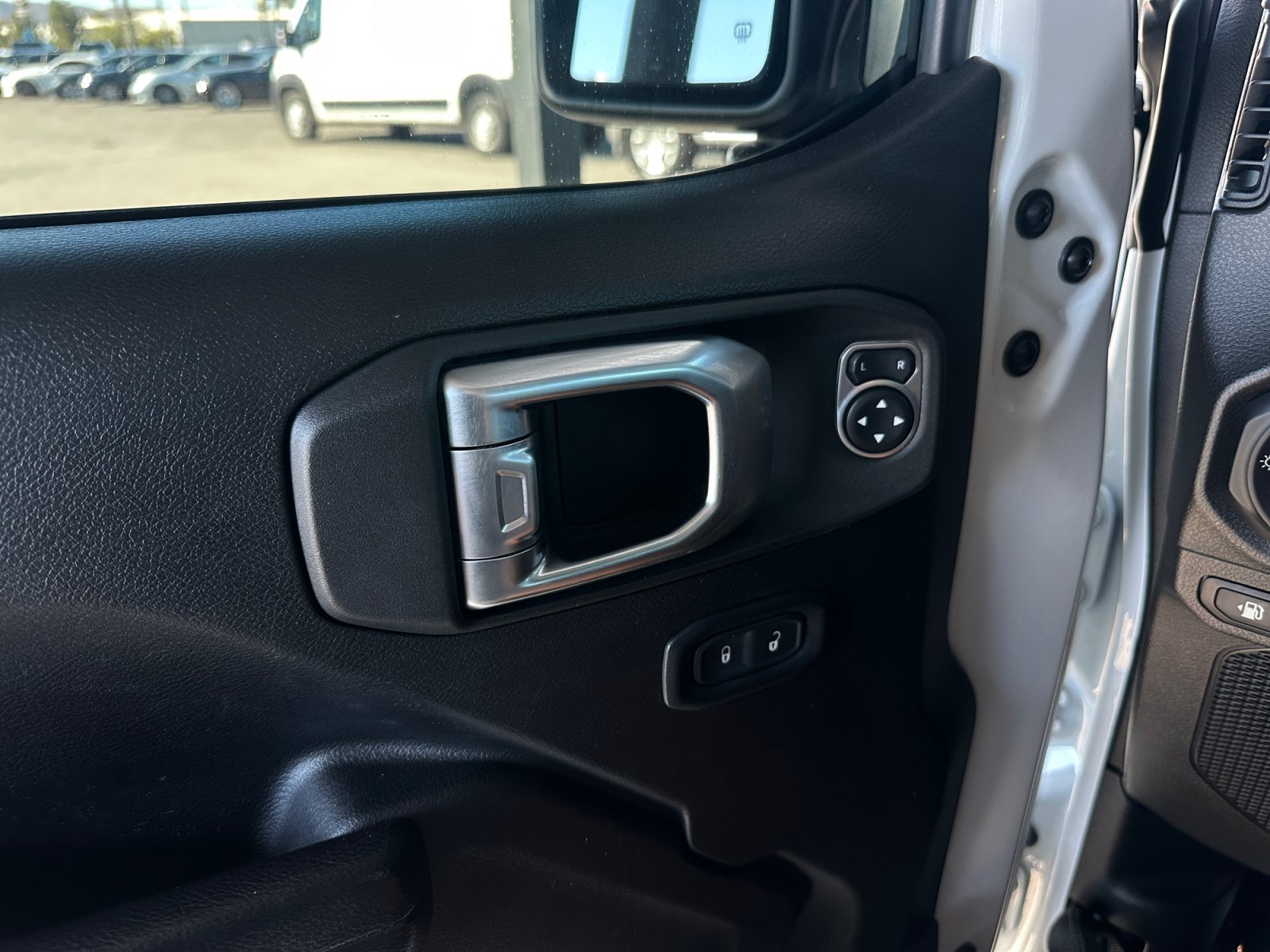 Used 2024 Jeep Wrangler Unlimited AWD/4WD image 17